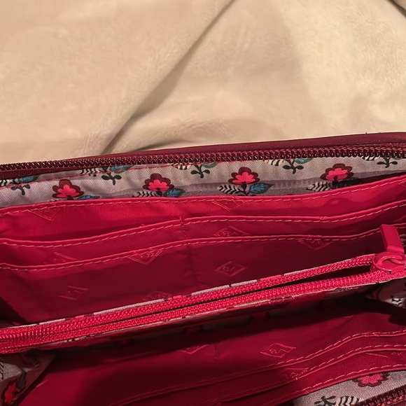 VERA BRADLEY NWOT pretty quilted multi compartment wallet - Picture 2 of 7